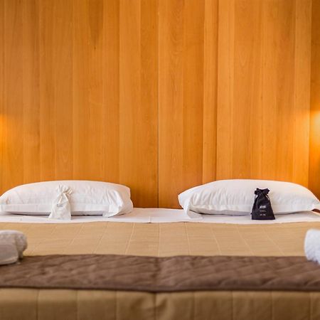 New Ipoint Hotel San Giovanni in Persiceto Eksteriør billede