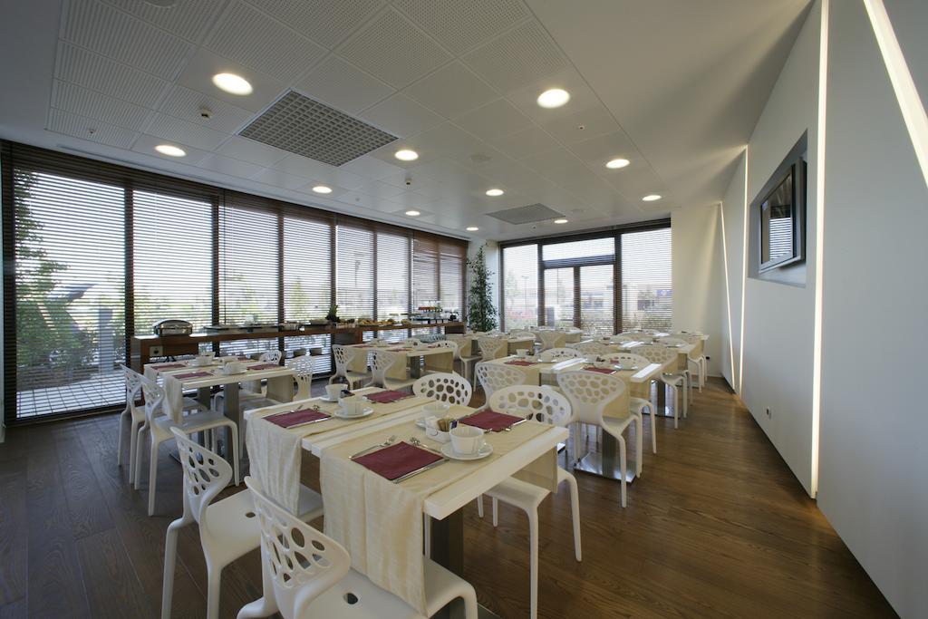 New Ipoint Hotel San Giovanni in Persiceto Eksteriør billede